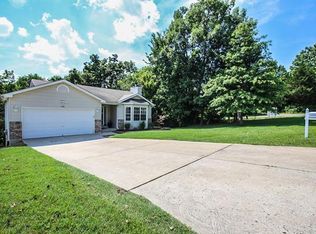 798 Walnut Rdg, Fenton, MO 63026