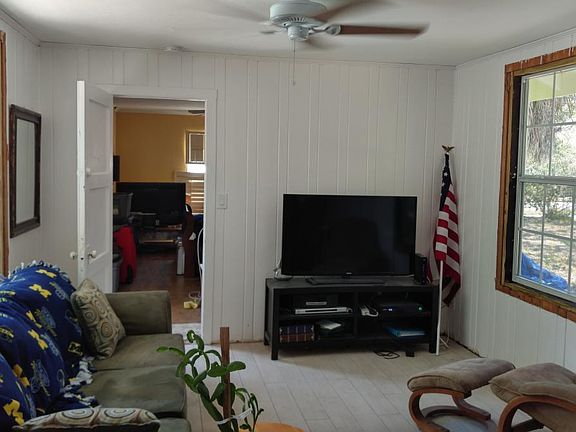 4th image of 1922 Oak St #B
