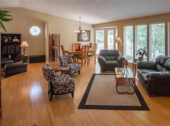 5th image of 2527 E 35th Ave