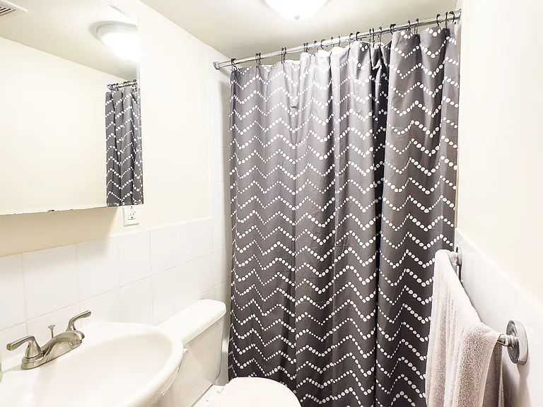 251 W 15th St #16 — Photo 3