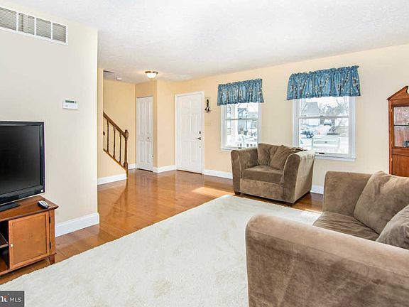 4th image of 608 Kenora Woods Ct