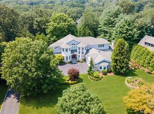 211 Coventry Ln, Fairfield, CT 06824