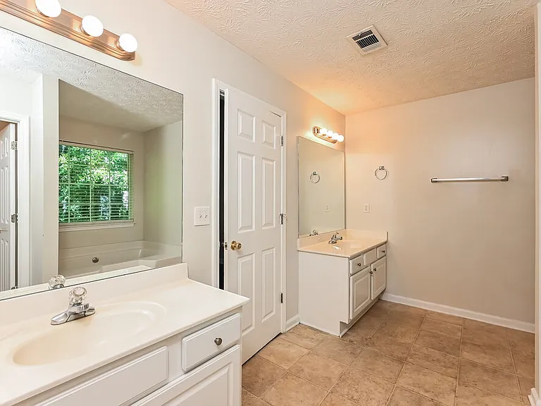 564 Kirtley Ct — Photo 12