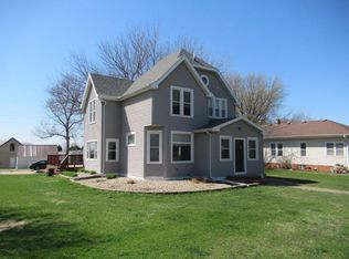 312 S Main Ave, Hills, MN 56138