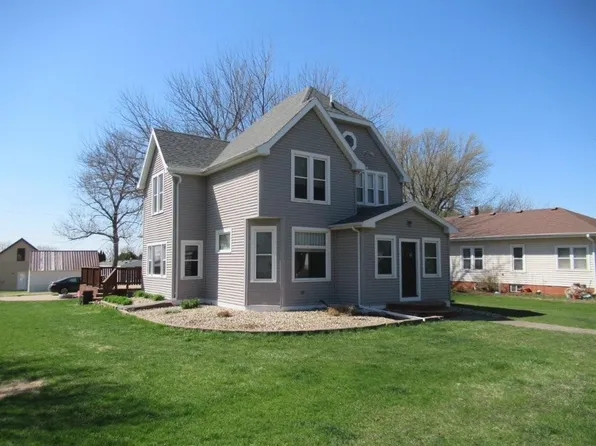 312 S Main Ave, Hills, MN 56138