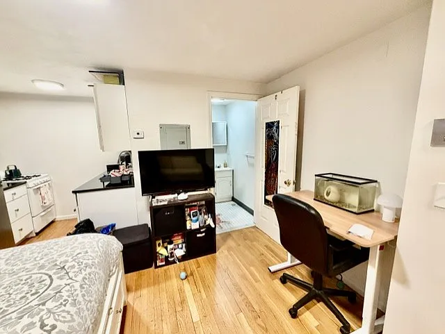 40 Clark St #B — Photo 3