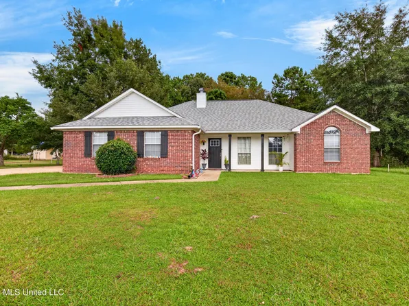 1413 Aubin Blvd, Gautier, MS 39553