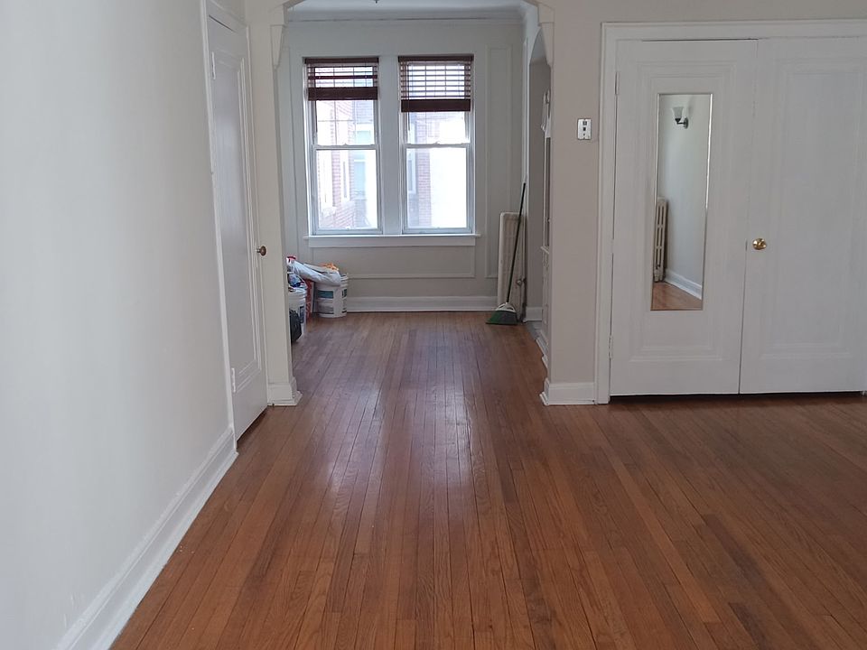 2nd image of 4928 W Cuyler Ave #1S