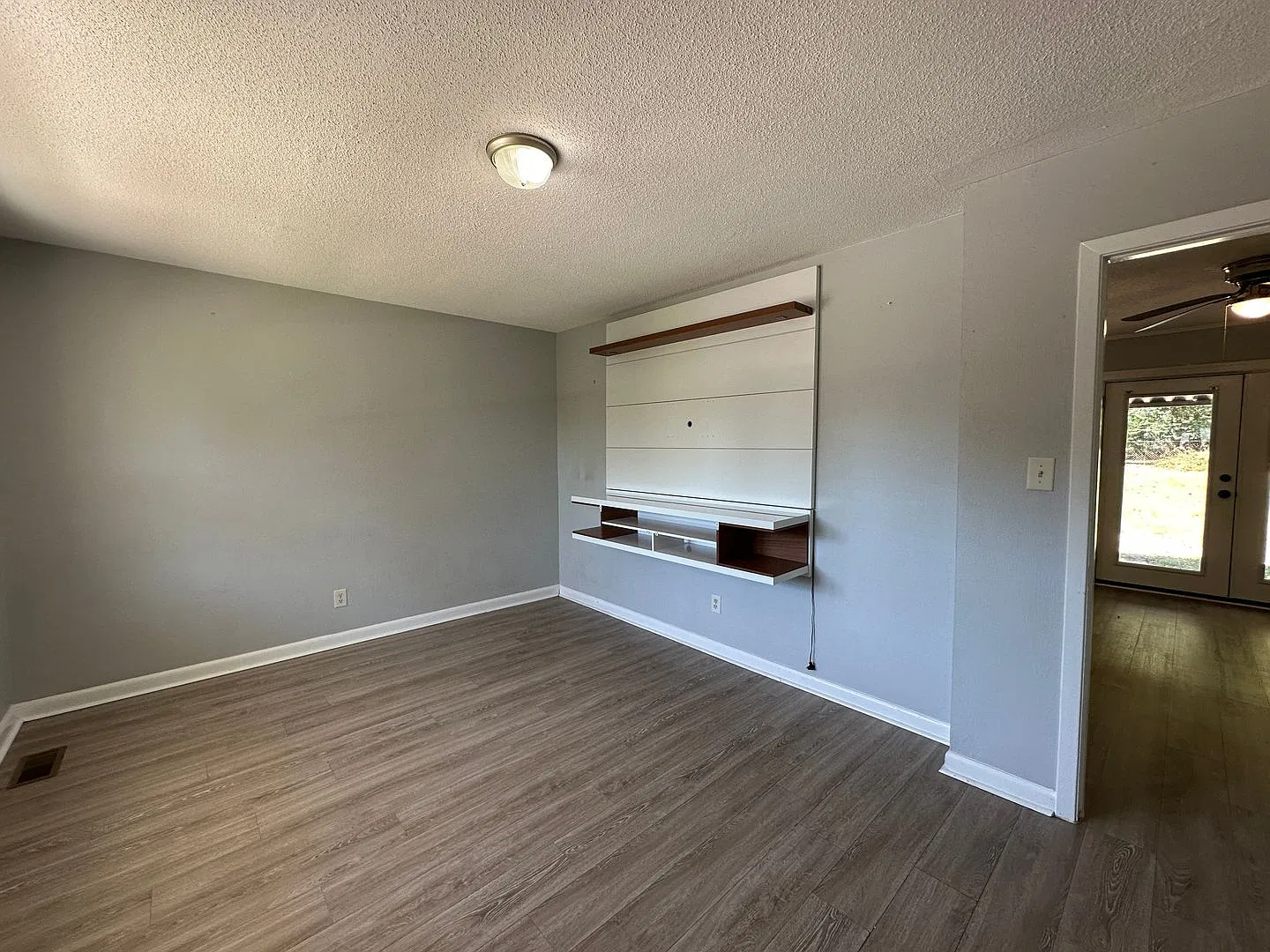 3 Bedroom, 1.5 Bath off Andrews Rd. — Photo 4
