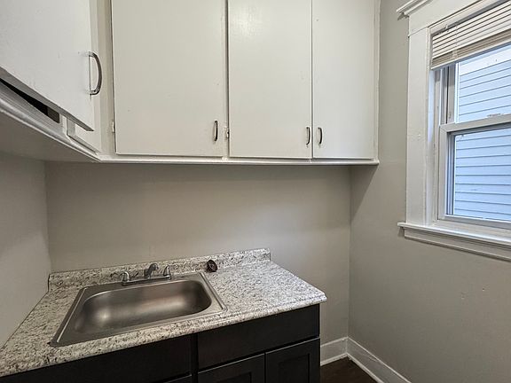 3rd image of 119 Carmel St Floor 3