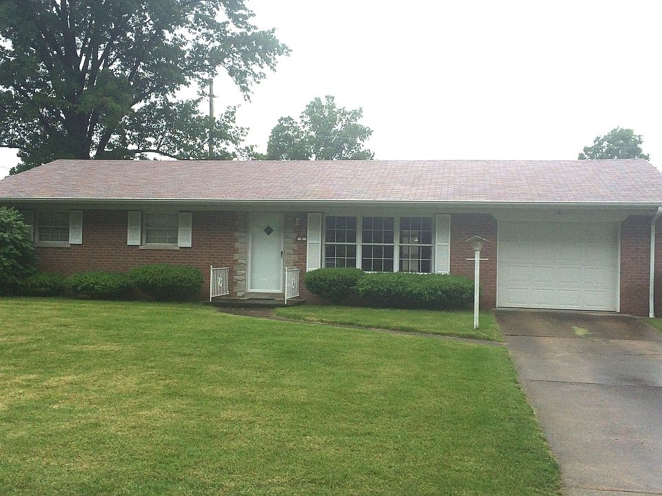1st image of 6 Elizabeth Dr