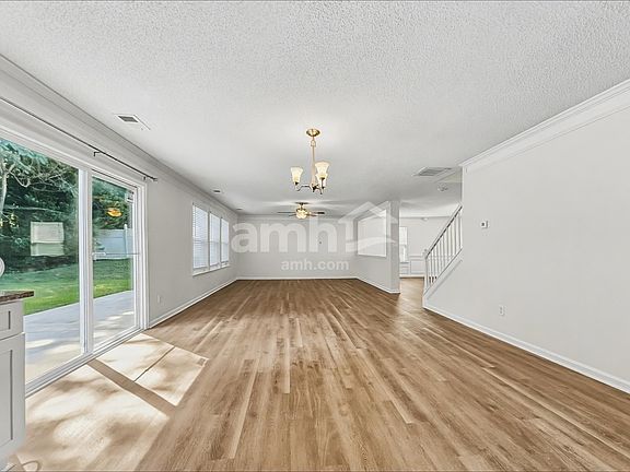 5th image of 2116 Maple Tree Ct