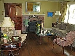 Living room w/fireplace