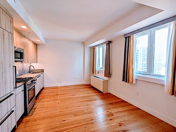 5th image of 42-02 Crescent St Unit 11