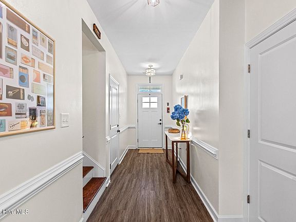 5th image of 231 Holly Grove Court E