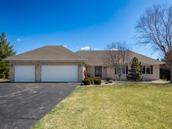8404 Squirrel Dr, Spring Grove, IL 60081