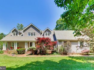 6454 Woodridge Rd, Alexandria, VA 22312