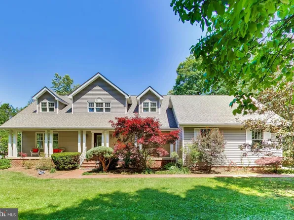 6454 Woodridge Rd, Alexandria, VA 22312