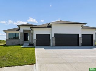 5701 195th St, Elkhorn, NE 68022