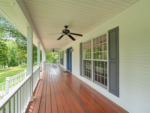 3rd image of 4120 Hilltop Dr
