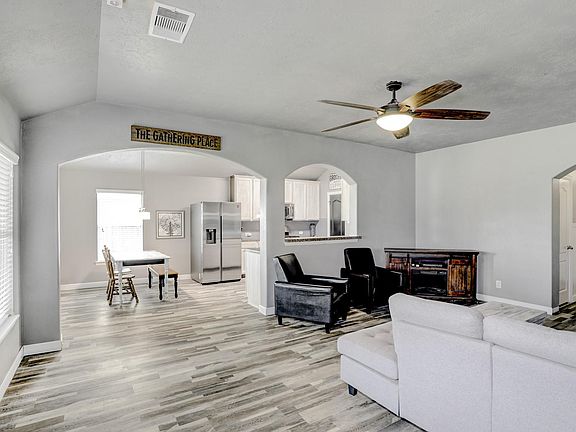 3rd image of 9122 Creekside Dr