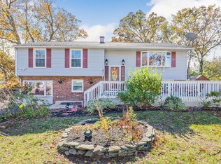 325 Colonial Dr, Toms River, NJ 08753