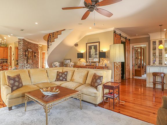 4th image of 111 Lundgren Ln