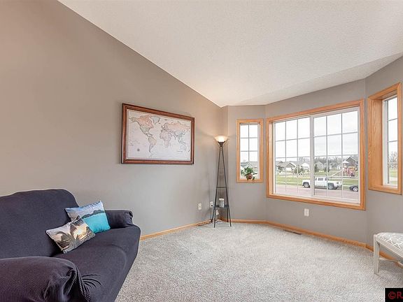 4th image of 2129 Augusta Dr