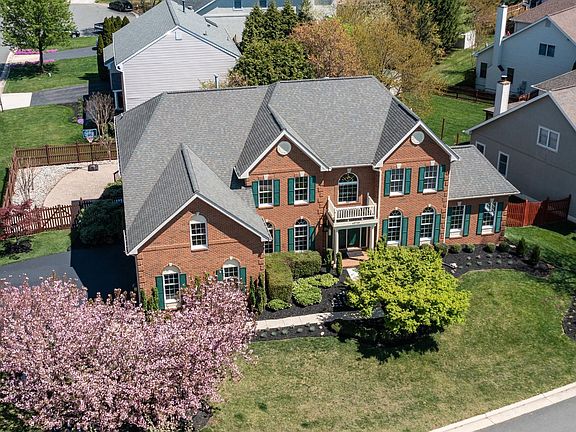3rd image of 43725 Harte Ct