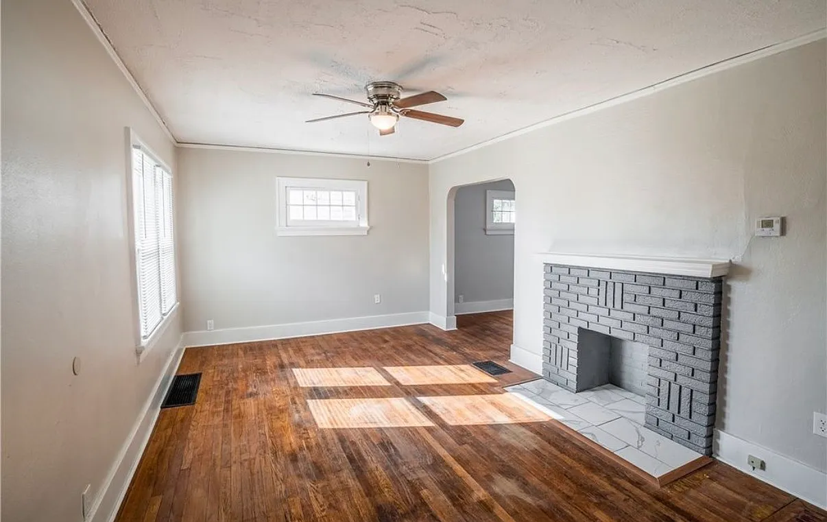 3 bed, 1.5 bath, 1150 sqft, $1,500 — Photo 3