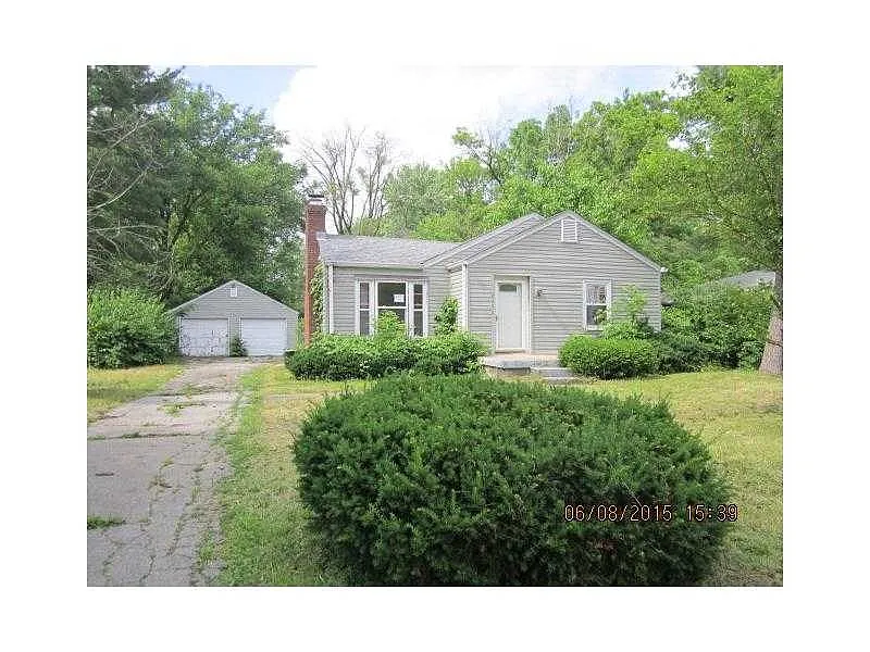 2250 Mayfair Dr photo 1