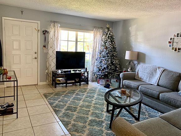5th image of 718 Kensington Lake Cir