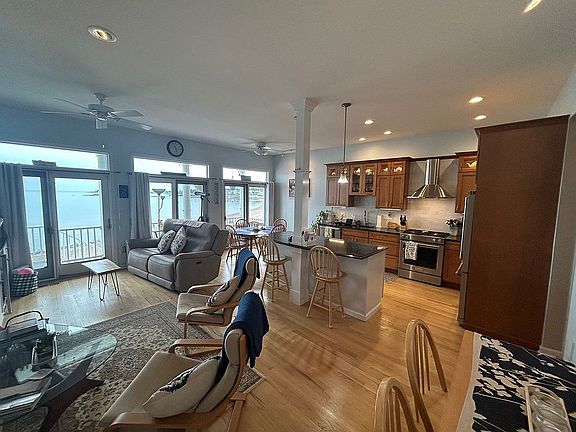 Kitchen/dining/living rooms
