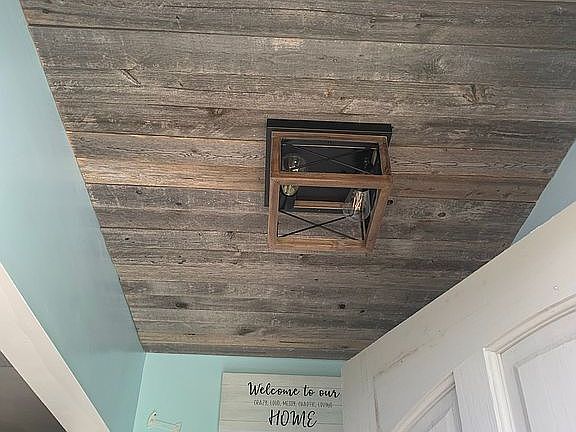 Reclaimed wood Foyer ceilin