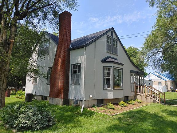 2nd image of 912 Woodward St