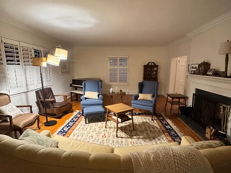 906 Crescent Cir — Photo 10