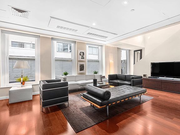 3rd image of 55 Wall St APT 904