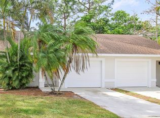 1065 Mulberry Pl, Wellington, FL 33414