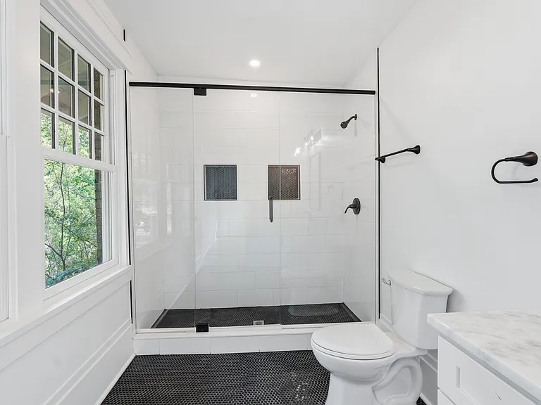 610 Russell St — Photo 32