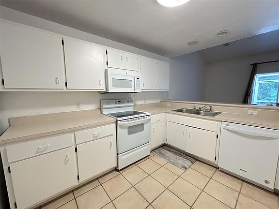 4th image of 4700 SW ARCHER ROAD #D30