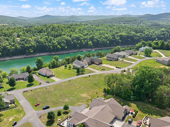 4th image of 413 Deer Lake Pl