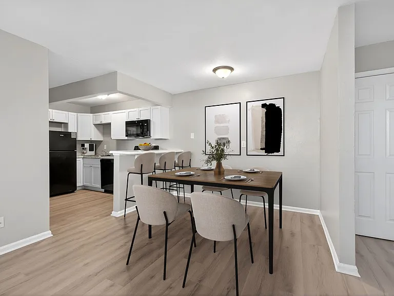 Monroe Terrace Apartments — Photo 23