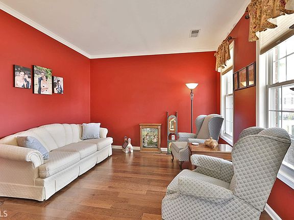 4th image of 298 Dalston Way