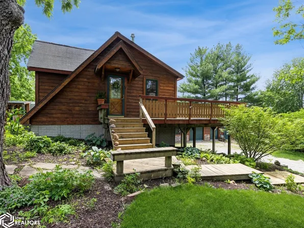 104 Blue Gill Ct, Pella, IA 50219