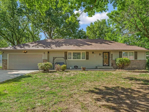 3419 SE Arbor Ct, Topeka, KS 66605