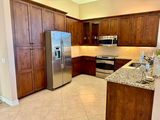 3 bed, 2.5 bath, 2340 sqft, $5,395 — Photo 3