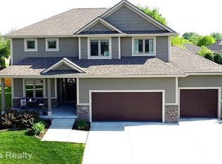 8610 Wooded Point Dr, Johnston, IA 50131