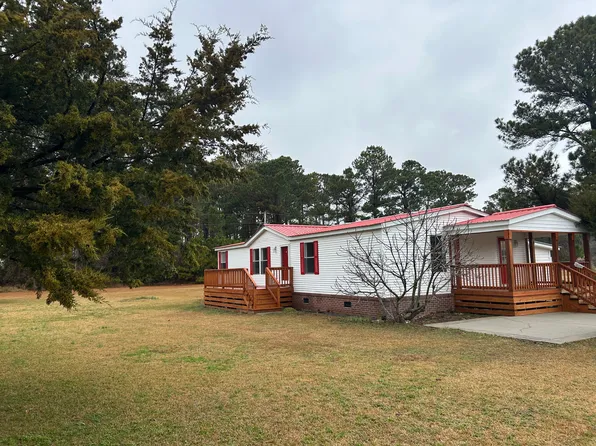 660 Firetower Rd, Beaufort, NC 28516