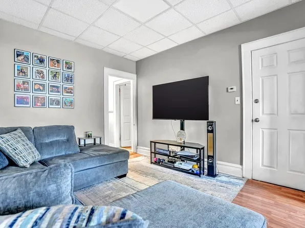 699 Elm Street image 12 of 39