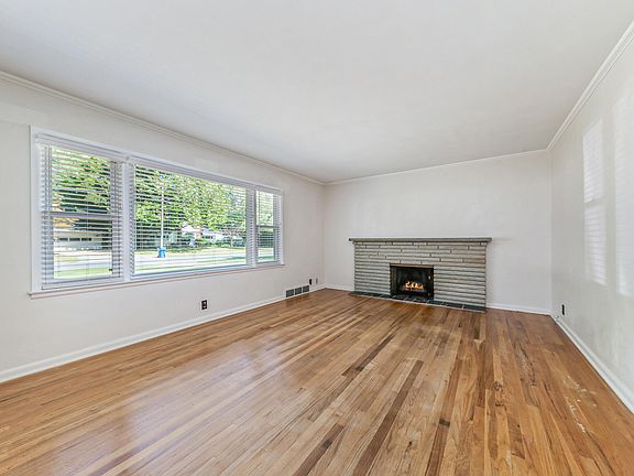 5th image of 3931 Canterbury Ave